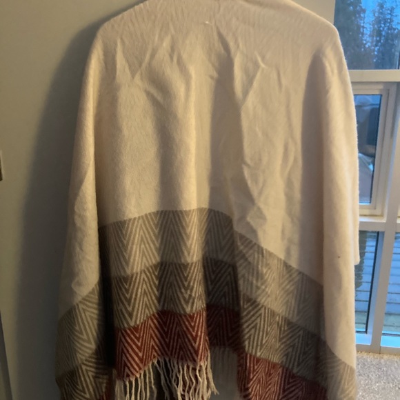 Gentle Fawn like shawl OS - Picture 4 of 4